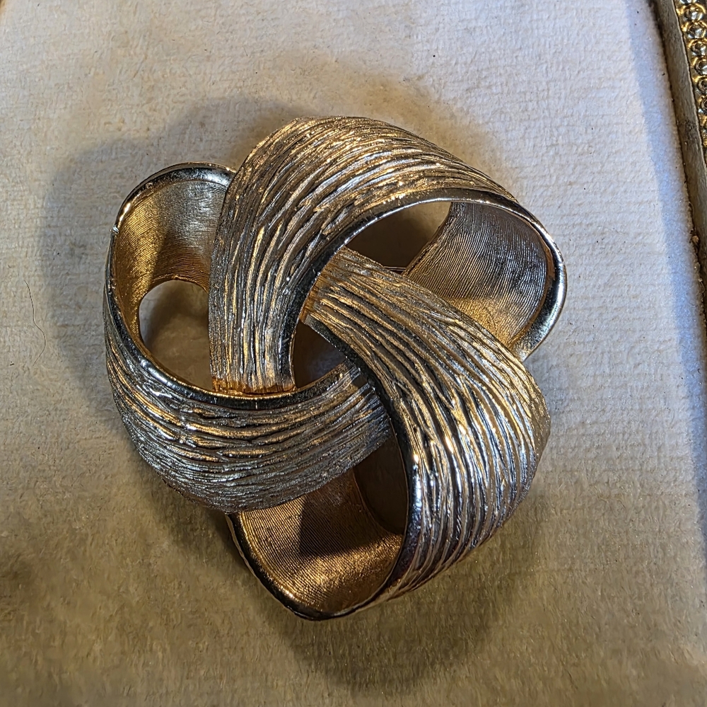 Vintage Gold-Tone Love  Knot Brooch
